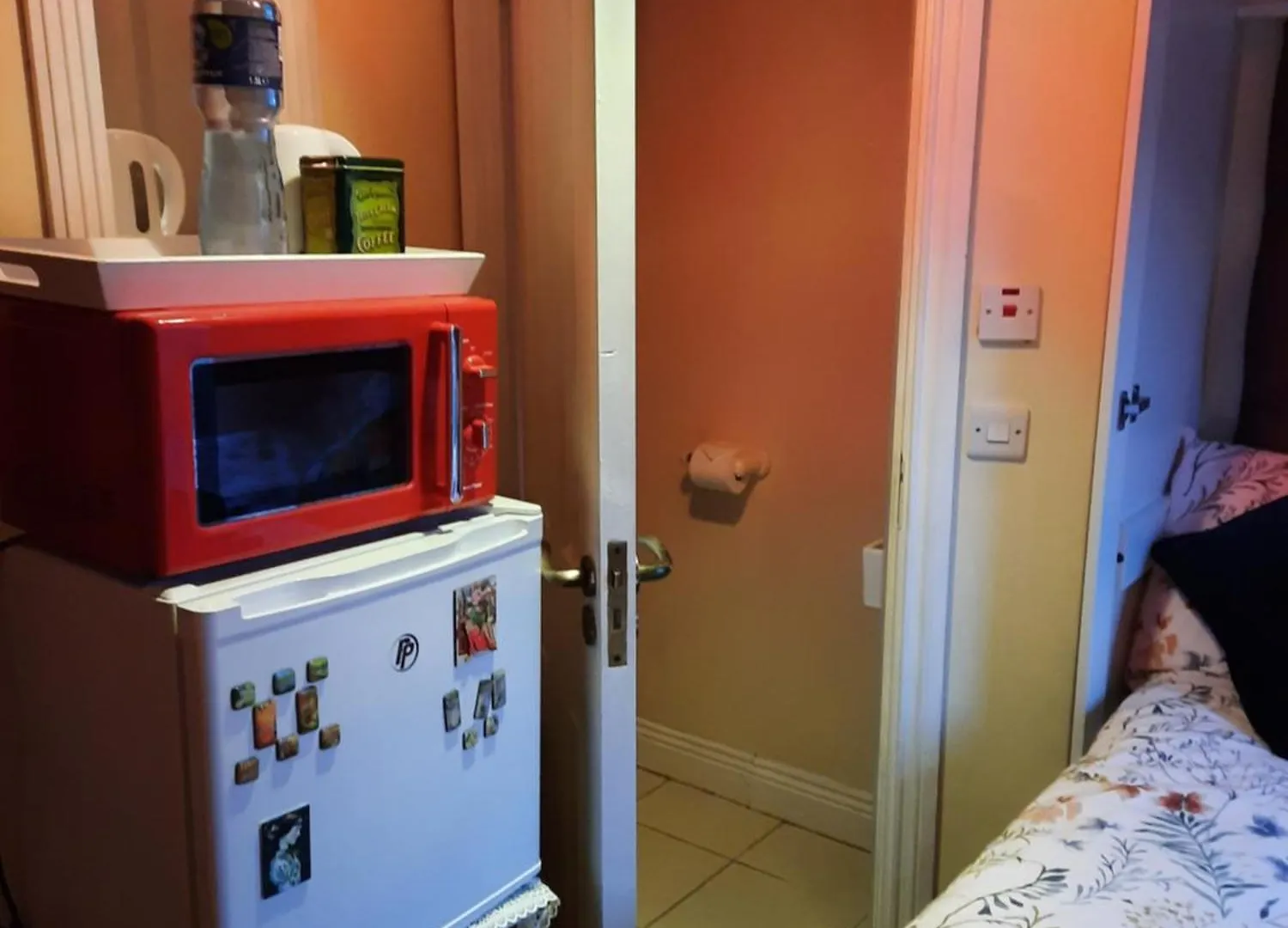 Double Room With Shared Bathroom Cork